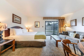 Quiant Studio w/Lake View #144 at Donner Lake Village Truckee